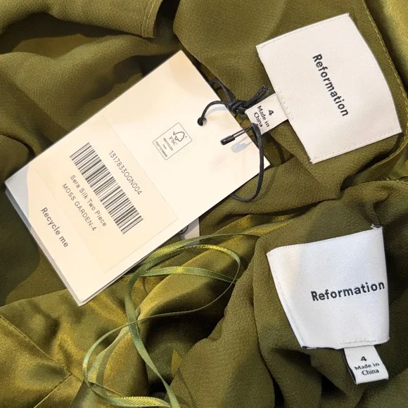 New Reformation Sera Silk Two Piece Set - Picture 15 of 17